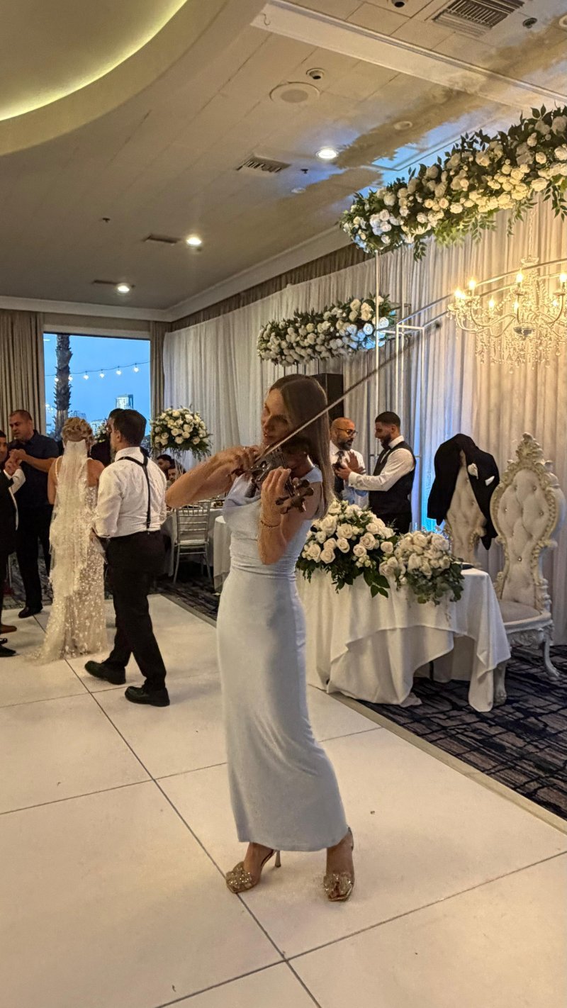 Mila performing live violin (32)
