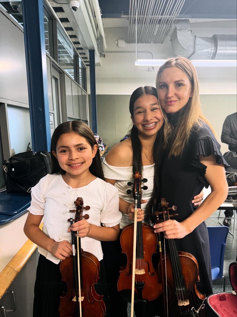Mila performing with the ensemble (58)