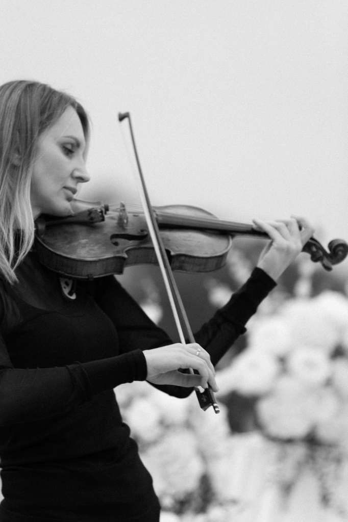 Mila performing live violin (65)
